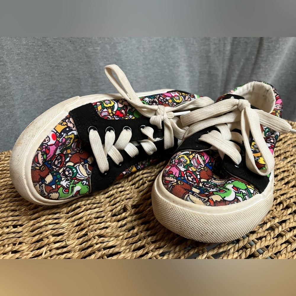 Super Mario Nintendo lace up sneakers - Kids' Size 1